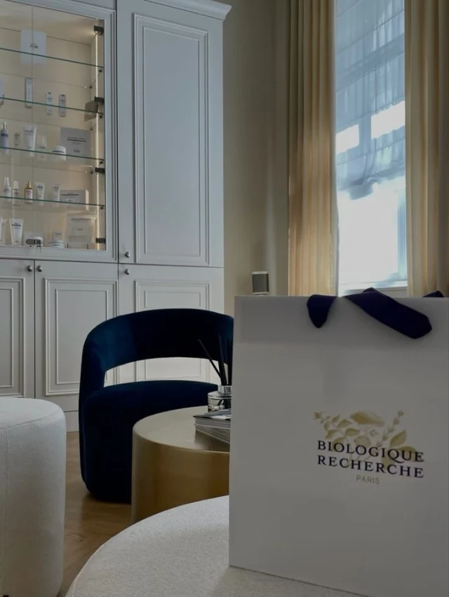Éclat instantané, regard défatigué, peau oxygénée 🌬️
Découvrez le trio VIP O₂ de Biologique Recherche :
le masque purifie, la crème revitalise, le contour des yeux lisse et illumine.
@biologiquerecherche

#biologiquerecherche #vip02 #soinvisage #rituelbeaute #soinoxygénant #soinprofessionnel #skincareroutine #peaulumineuse #glowyskin #centrethetys #expertbeaute